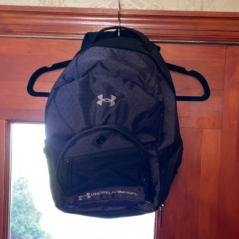 Under Armour back pack navy